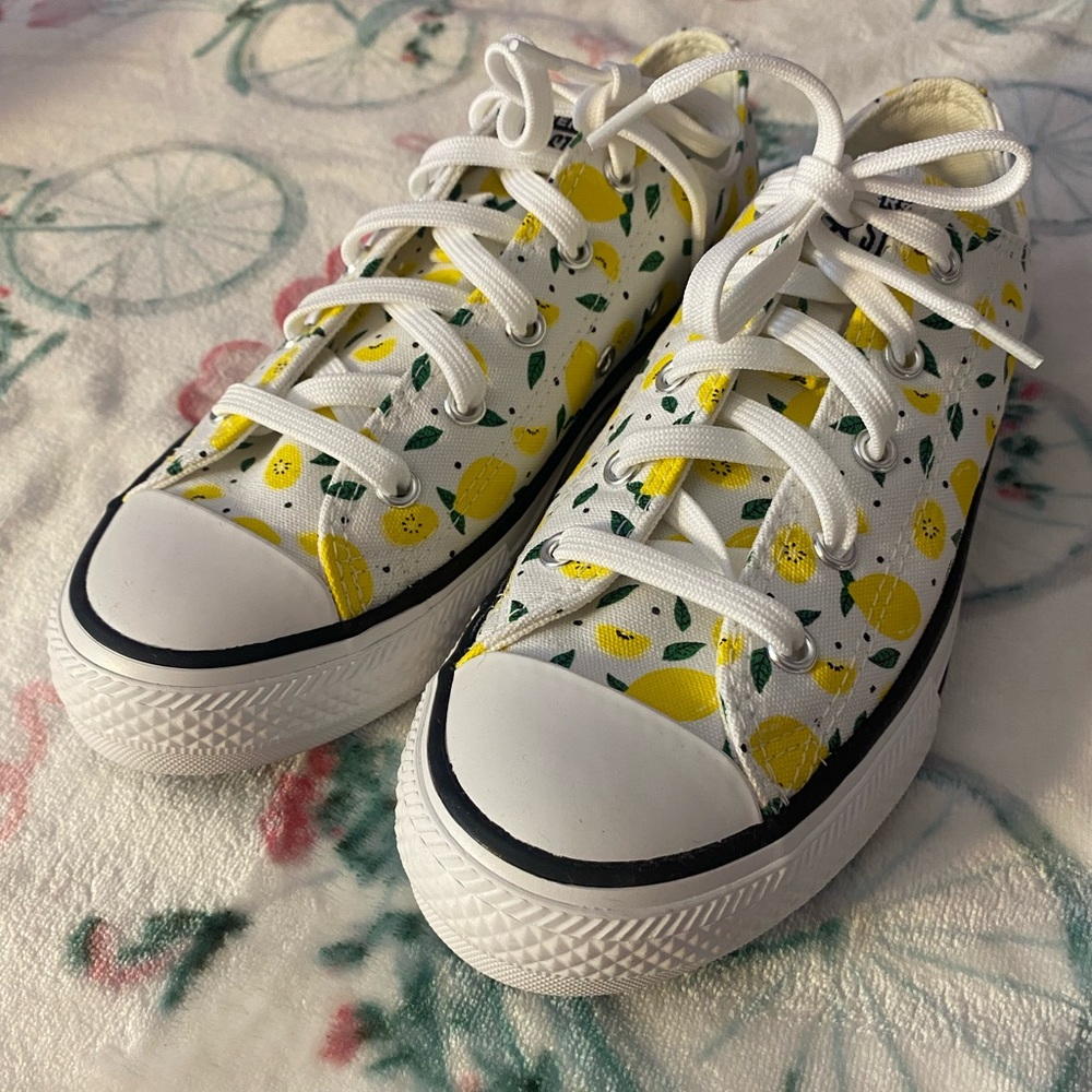 Lemon Converse